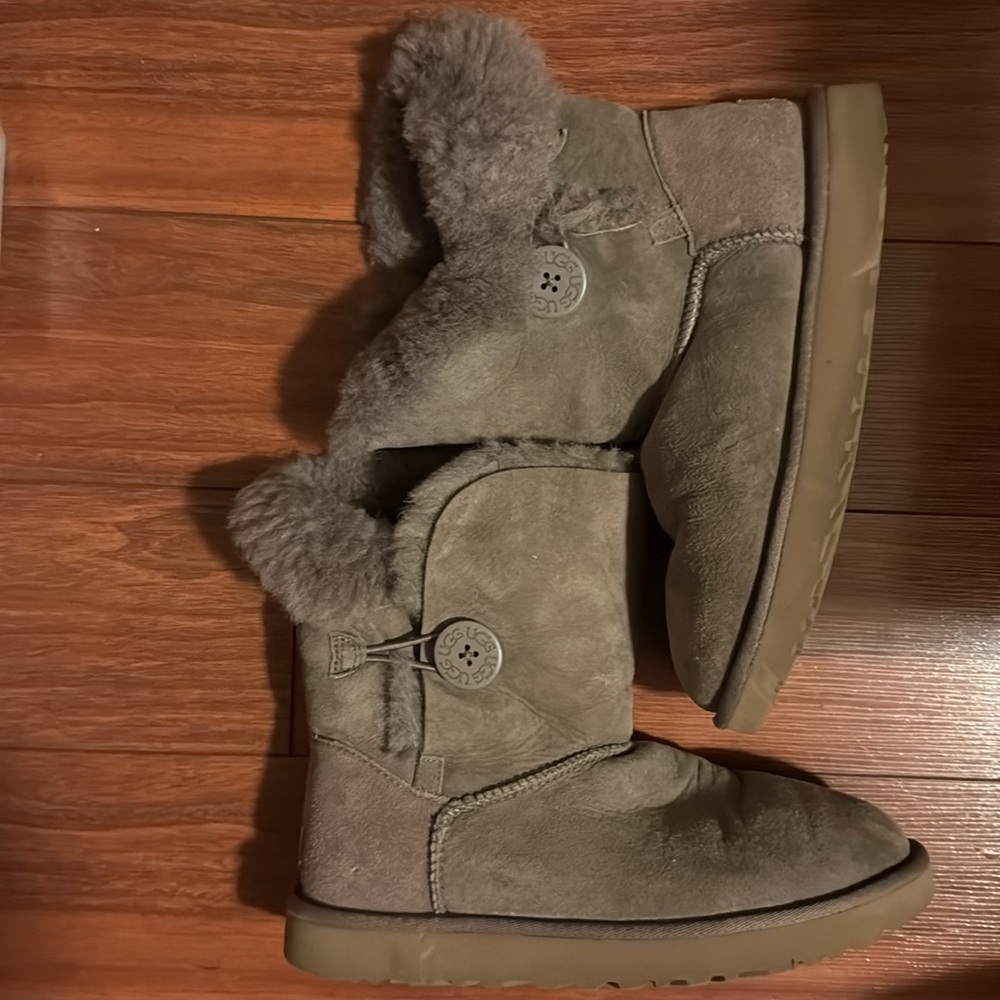 UGG Boots Size 8, Women’s Bailey Button II